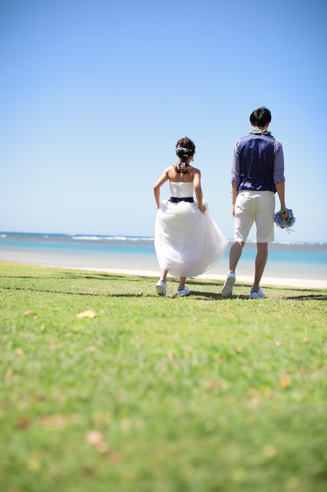 Hawaii アラモアナビーチ 真夏のビーチをとことん楽しむ 憧れのリゾート前撮り 美花嫁図鑑 Farny ファーニー お洒落で可愛い花嫁レポが満載 Byプラコレ