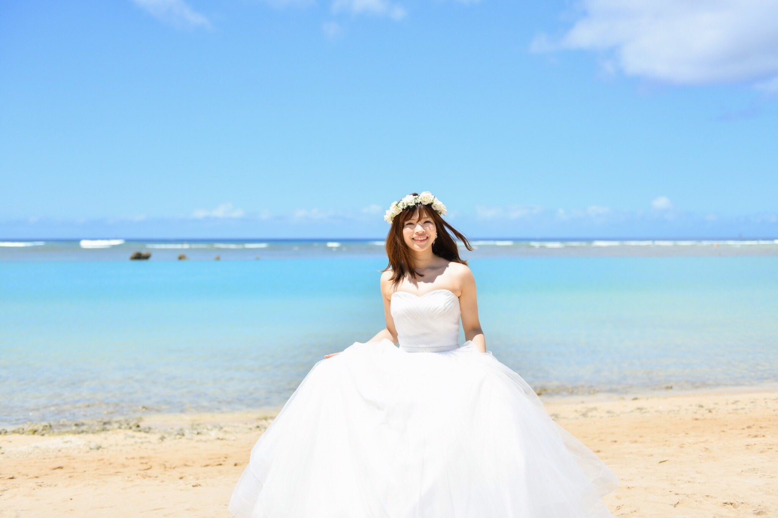 新婚旅行は憧れのハワイにて 透き通る海 大空をバックに幸せに満ちたウェディングフォトを 美花嫁図鑑 Farny ファーニー お洒落で可愛い花嫁レポが満載 Byプラコレ