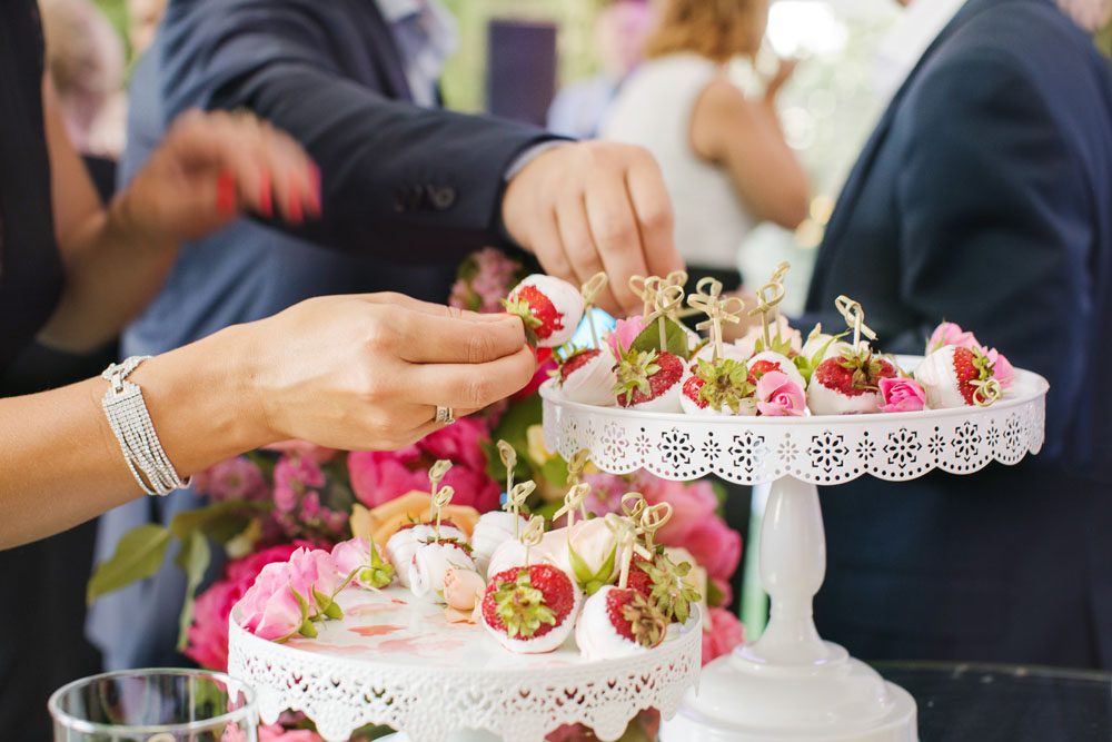 結婚式の二次会はやるべき メリットとデメリットを知っておこう 美花嫁図鑑 Farny ファーニー お洒落で可愛い花嫁レポが満載 Byプラコレ