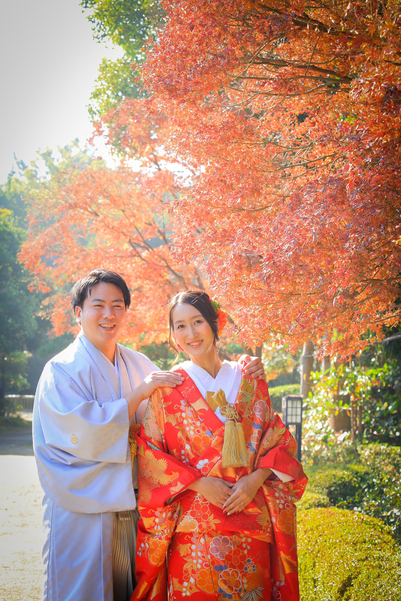 紅葉×色打掛フォト♡美しいロケーションに包まれる中、念願の色打掛フォトを＊ | 美花嫁図鑑  farny(ファーニー)｜お洒落で可愛い花嫁レポが満載！byプラコレ