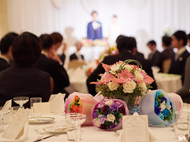 友人必見 披露宴の祝辞を頼まれたけどどうしよう 失敗しない祝辞のポイントとは 美花嫁図鑑 Farny ファーニー お洒落で可愛い花嫁レポが満載 Byプラコレ