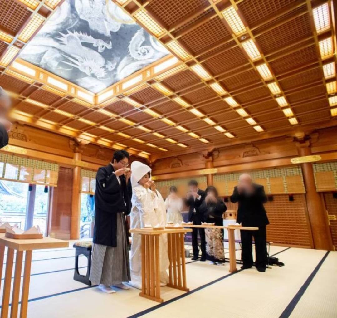 2人にとって縁の地 湯島天満宮 で家族だけの神前式 美花嫁図鑑 Farny ファーニー お洒落で可愛い花嫁レポが満載 Byプラコレ