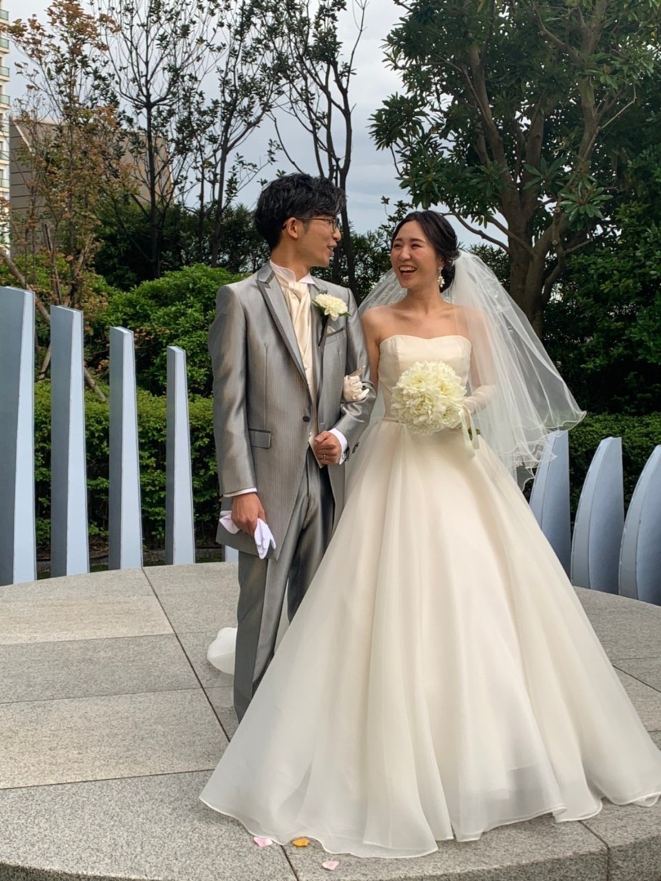 前撮りから結婚式当日の花嫁コーデ Instagramを参考にこだわった髪型やドレスをご紹介 美花嫁図鑑 Farny ファーニー お洒落で可愛い花嫁レポが満載 Byプラコレ